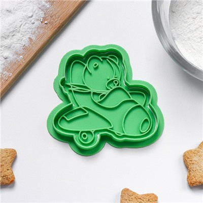 Форма для печенья «Мишка в самолёте», штамп, вырубка, цвет зелёный