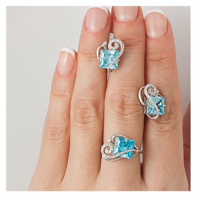Серебряное кольцо с фианитом голубого цвета 103