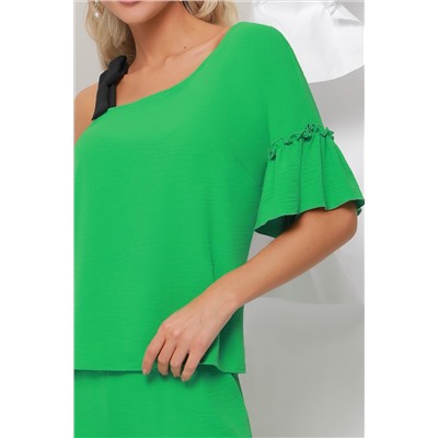 Костюм зеленый с асимметричной блузкой