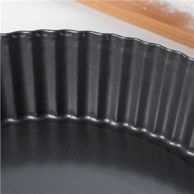 Форма для выпечки Доляна «Жаклин. Рифлёный круг», 24×5 см, съёмное дно, антипригарное покрытие, цвет чёрный