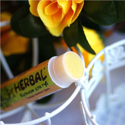 Бальзам для губ Сделано пчелой Herbal 4,25 гр