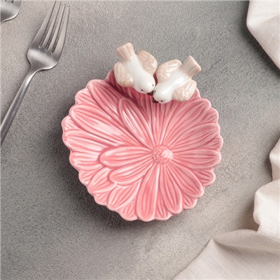 Блюдо керамическое «Голубки на цветке», 13×13,5×3 см, цвет розовый