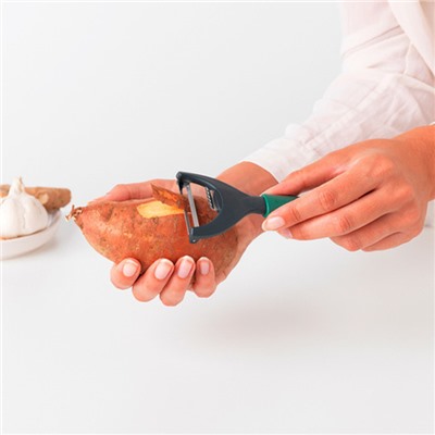 Нож для чистки овощей и цедры Y-образный Brabantia Tasty+
