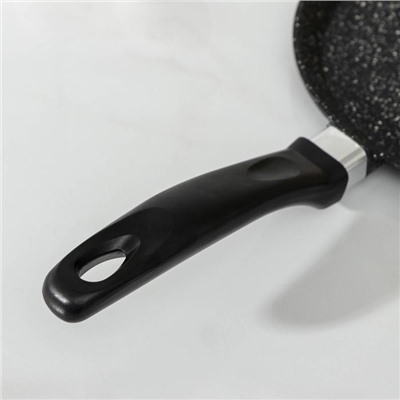 Сковорода блинная Доляна, d=22 см, антипригарное покрытие, пластиковая ручка, цвет чёрный