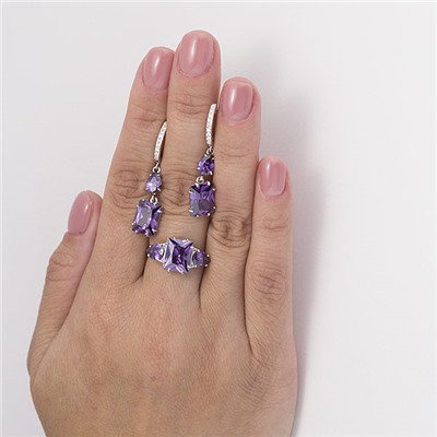 Серебряное кольцо с фианитами фиолетового цвета - 1179