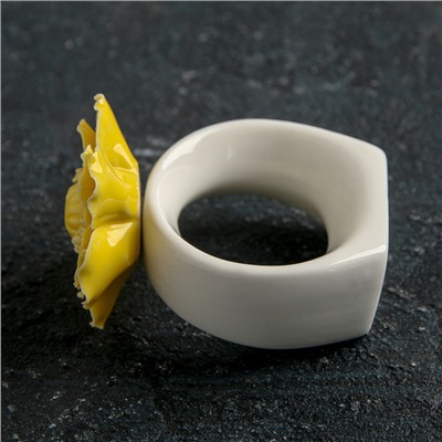 Кольцо керамическое для салфеток «Цветок», 5,5×5×6 см, цвет жёлтый