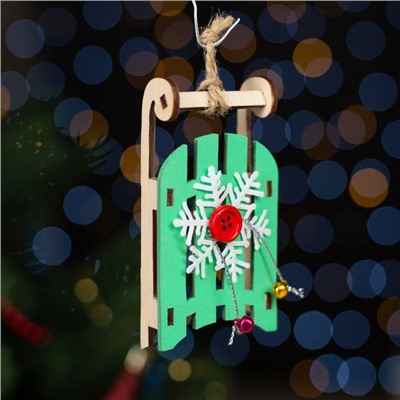 Ёлочное украшение "Санки со снежинкой", с пуговкой, 9,5 см, дерево