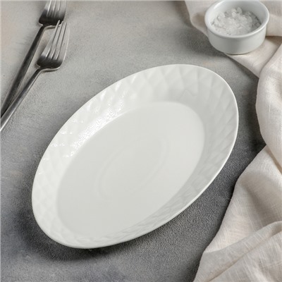 Тарелка фарфоровая обеденная Magistro «Блик», 25×16,5×1,5 см, цвет белый