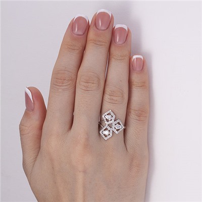 Серебряное кольцо с бесцветными фианитами - 1204